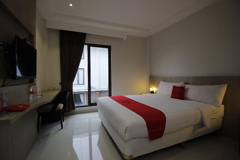 Люкс, Reddoorz Plus @ Tb Simatupang