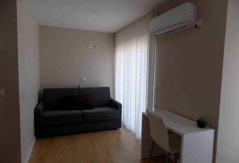 سوییت خانوادگی, Cmb Guesthouse