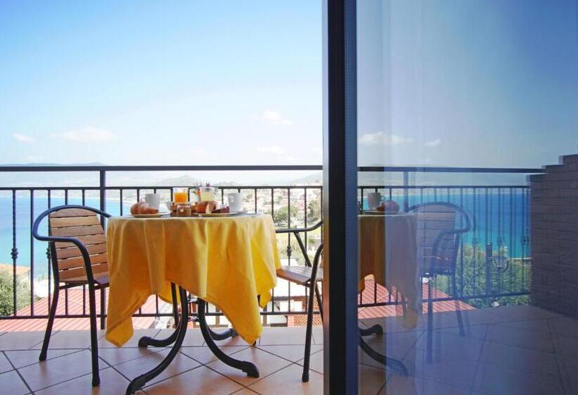 اتاق استاندارد با بالکن و چشم‌انداز دریا, Belvedere B&b