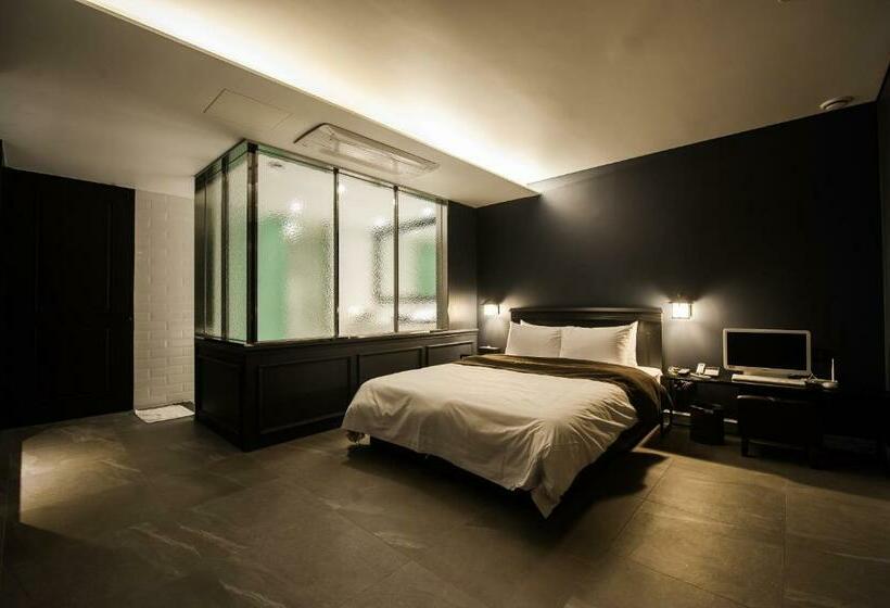 Номер Deluxe, Amare