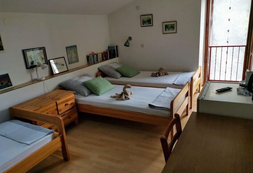 스탠다드 트리픔 룸 공동욕실, Guest House Accommodation Rupine