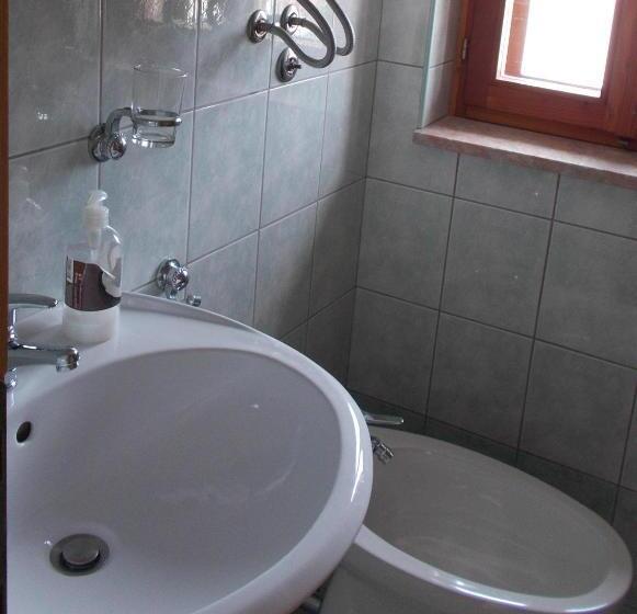 스탠다드 트리픔 룸 공동욕실, Guest House Accommodation Rupine