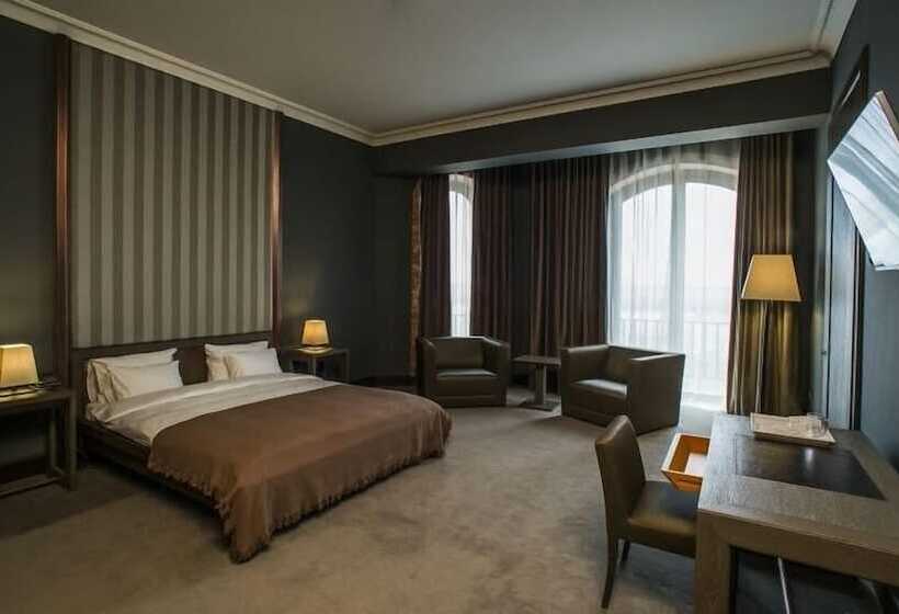 Семейный Номер, Soho Grand