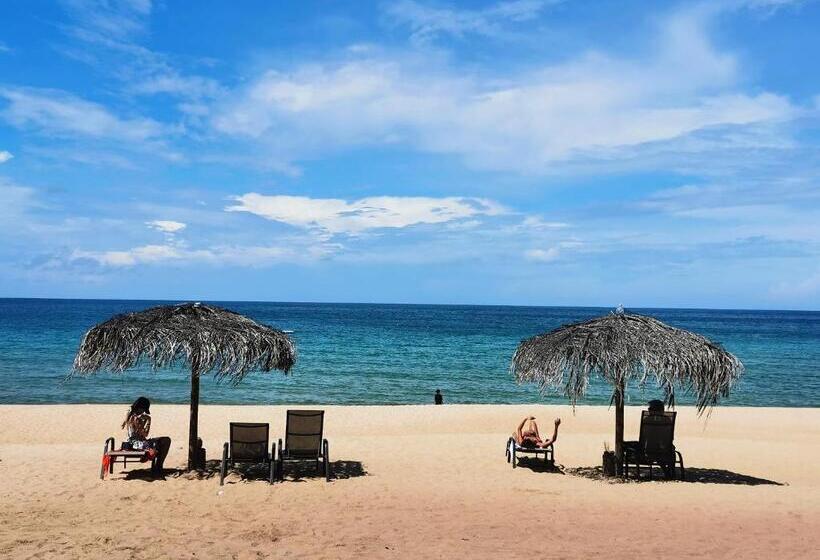 کلبه ییلاقی, The Barat Tioman Beach Resort