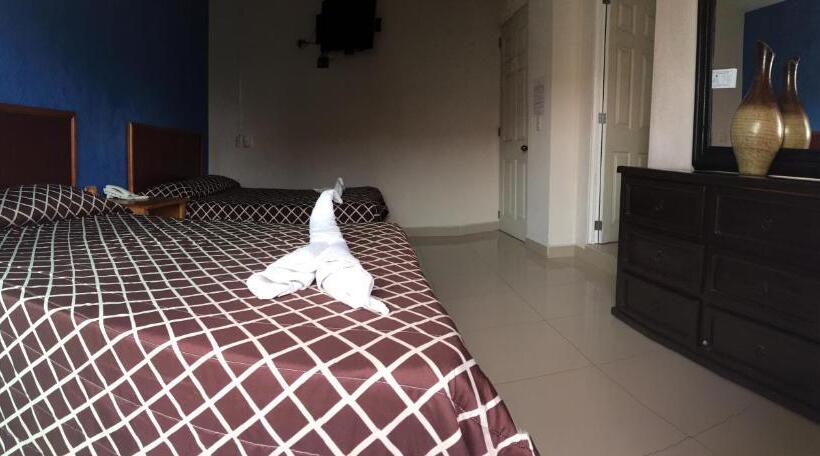 Economy Quadruple Room, Casa Del Parque Vallarta