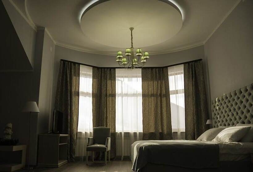 Полулюкс, Alm House