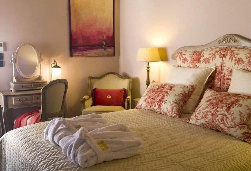 سوییت با چشم‌انداز دریا, Minelska Resort