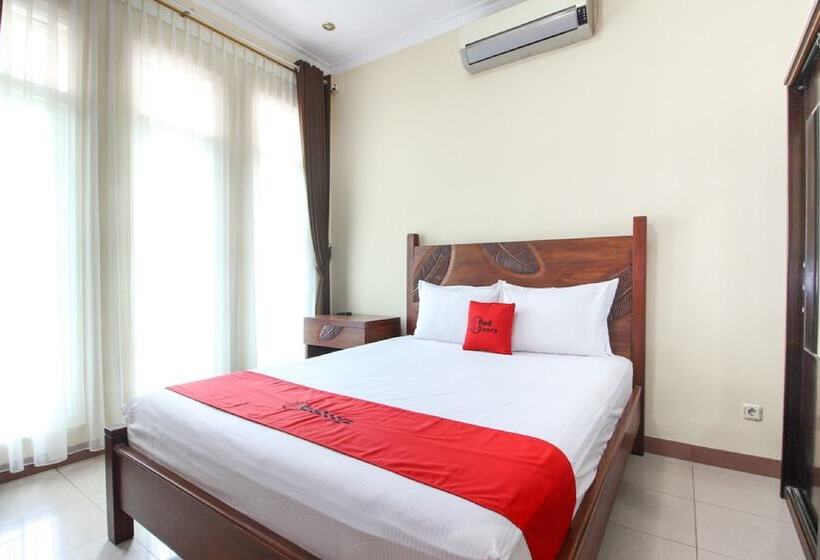 Номер Deluxe, Reddoorz Plus Near Stie Ykpn