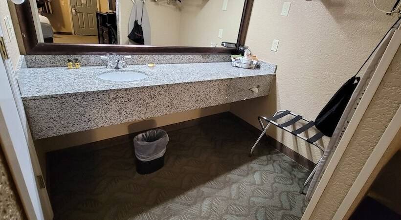 스위트, Best Western Plus Bayshore Inn