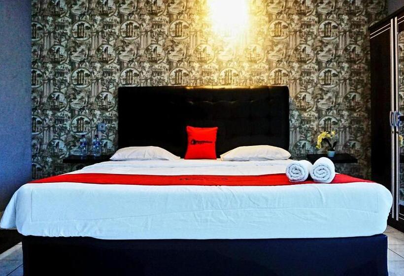 Номер Стандарт, Residences By Reddoorz Near Taman Safari