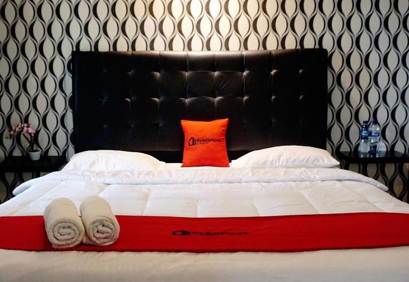 Номер Стандарт, Residences By Reddoorz Near Taman Safari