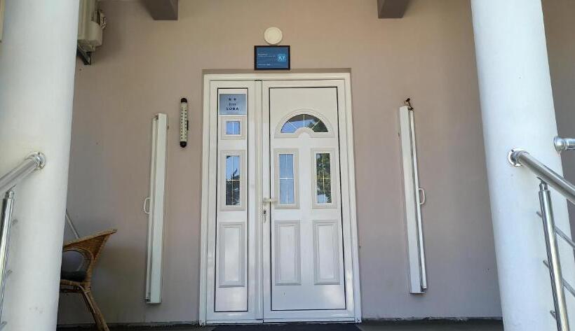 استودیو استاندارد با چشم‌انداز, Apartment's Meti