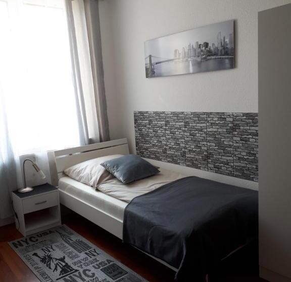 标准单人间共用浴室, City Pension Zwickau