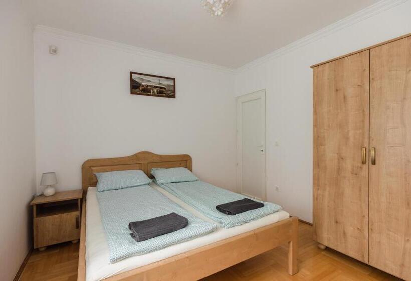带2个卧室的公寓, Airport Jazmin Guesthouse
