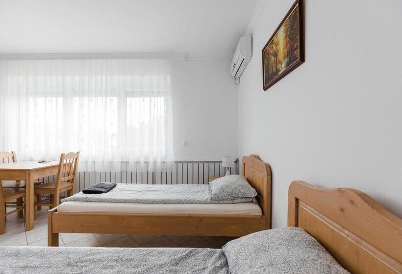 带2个卧室的公寓, Airport Jazmin Guesthouse