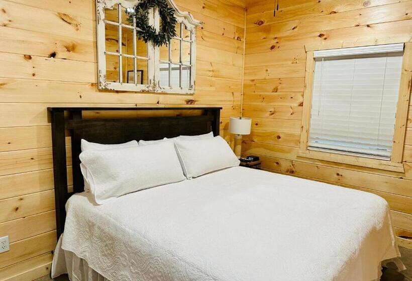 침실 2개 스위트, Knotty Squirrel Cabins