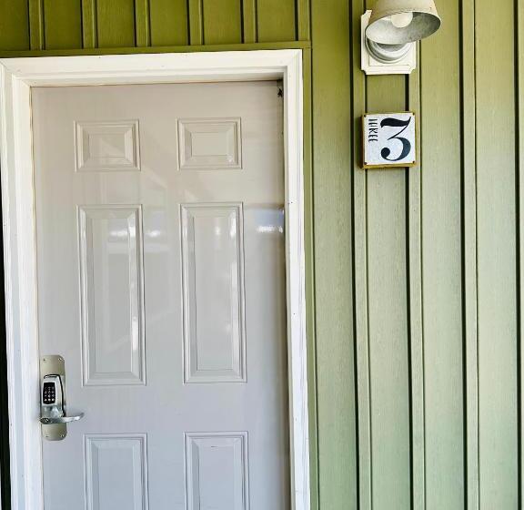 패밀리 스위트, Knotty Squirrel Cabins