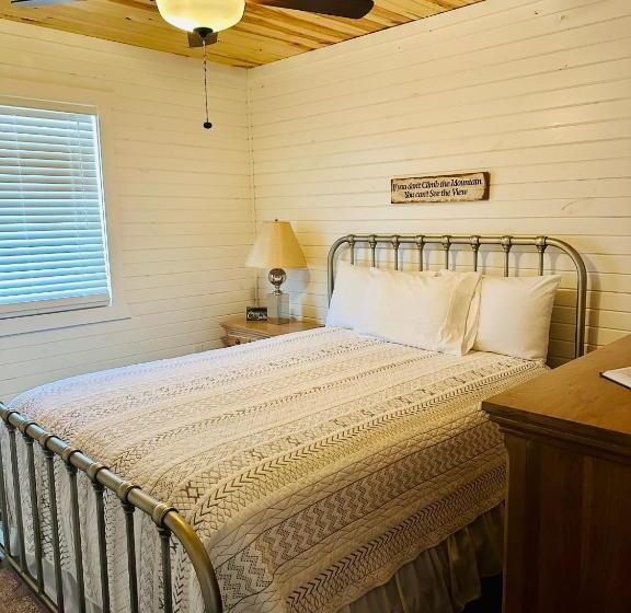 패밀리 스위트, Knotty Squirrel Cabins
