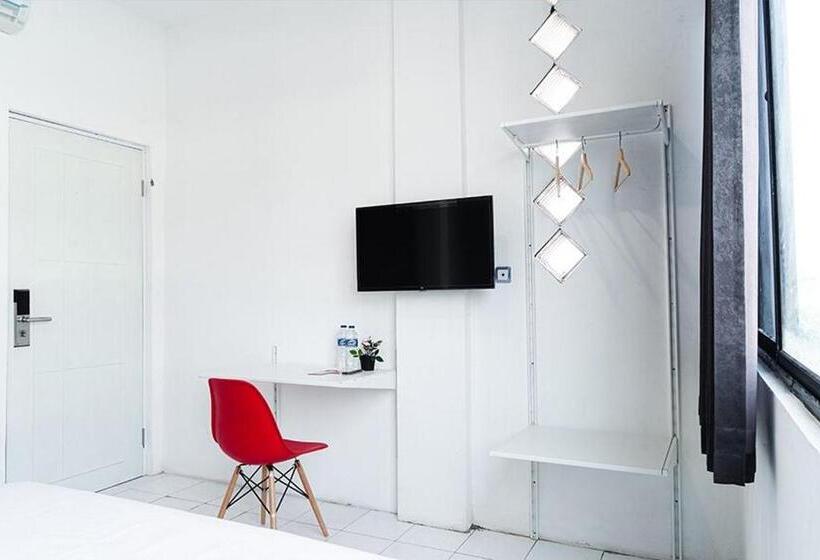 Номер Стандарт, Reddoorz Near Seasons City Mall
