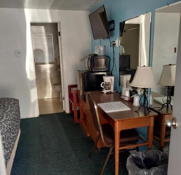 Номер Стандарт, Eight Bar B Motel
