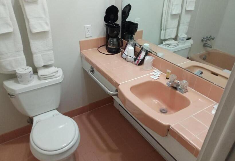 Номер Deluxe, Eight Bar B Motel