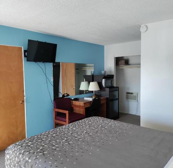 Номер Deluxe, Eight Bar B Motel