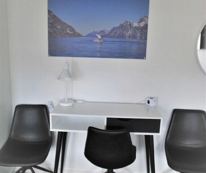 اتاق خانوادگی با سرویس بهداشتی مشترک, Nuuk City Hostel