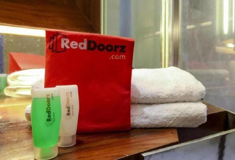 스탠다드 트리플 룸, Reddoorz Near Batik Tulis Celaket 2