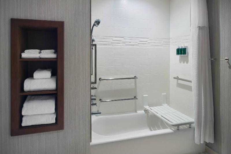 带大床的标准工作室, Residence Inn By Marriott Lexington City Center