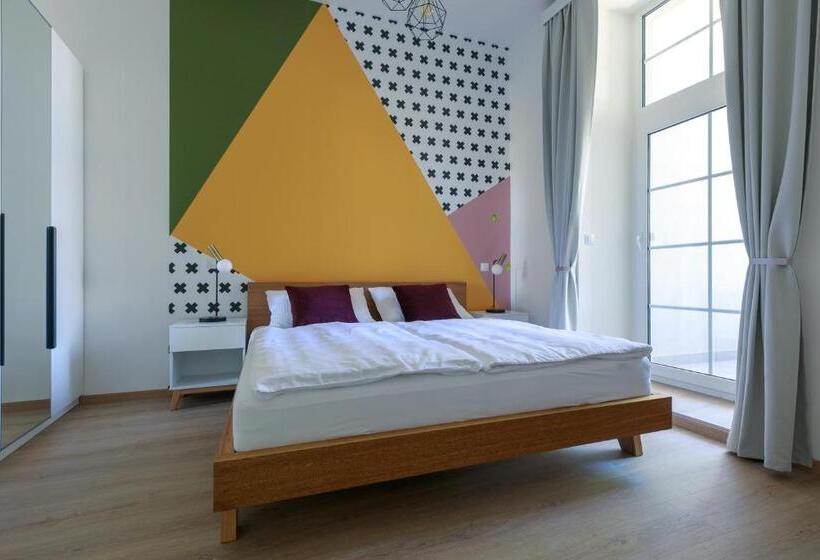带1个卧室的带阳台的公寓, Avantgarde Apartments
