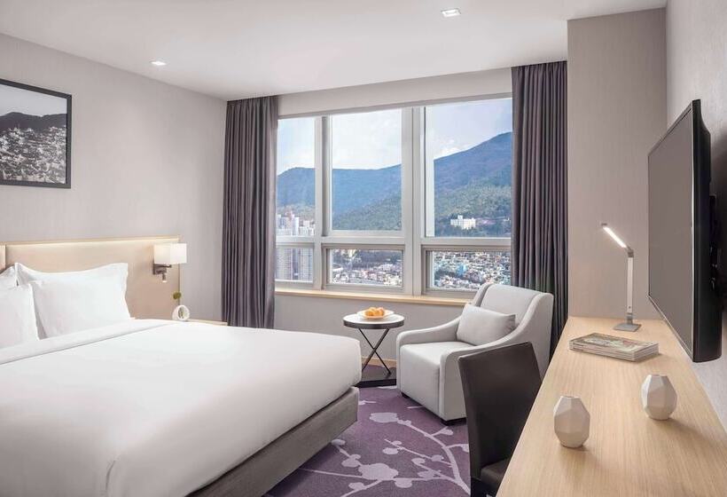Номер Deluxe Вид на Город, Avani Central Busan