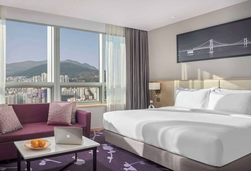Номер Премиум, Avani Central Busan