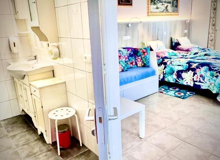 四人标准间, Rooi Bij De Knoptoren B&b