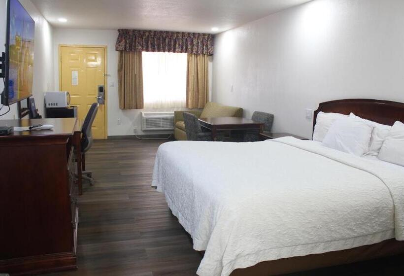 Номер Стандарт Кровать Кинг Адаптированный для Инвалидов, Rodeway Inn