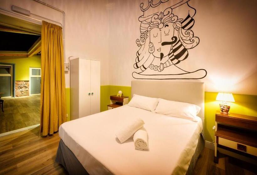 اتاق استاندارد, The Yard Hostel