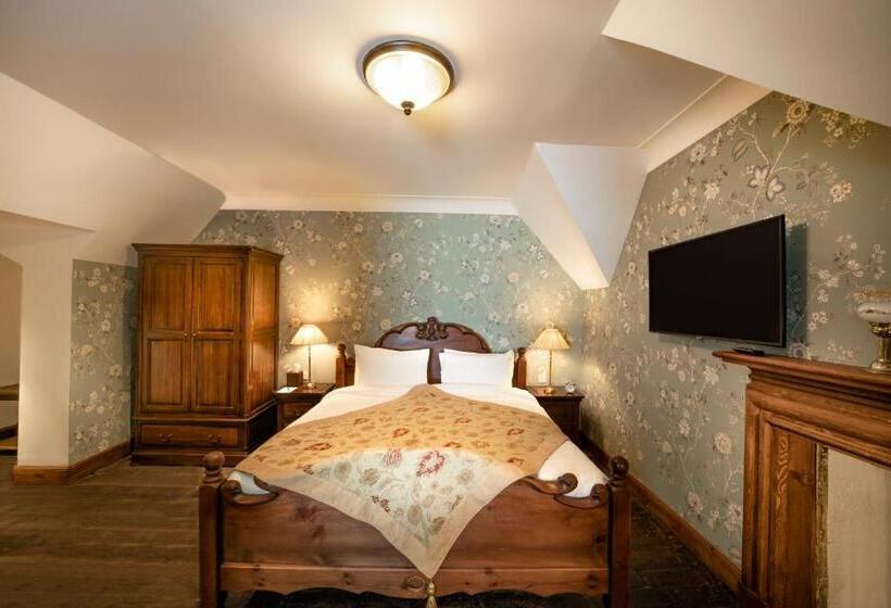 سوییت جونیور سوپریور, Rokeby Manor