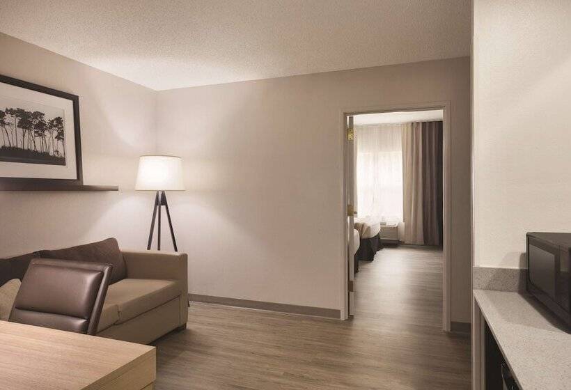 סוויטה מותאמת לאדם עם מוגבלויות, Country Inn & Suites By Radisson, Chattanoogalookout Mountain