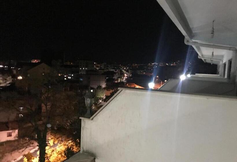 غرفة قياسية ثلاثية, Belvedere