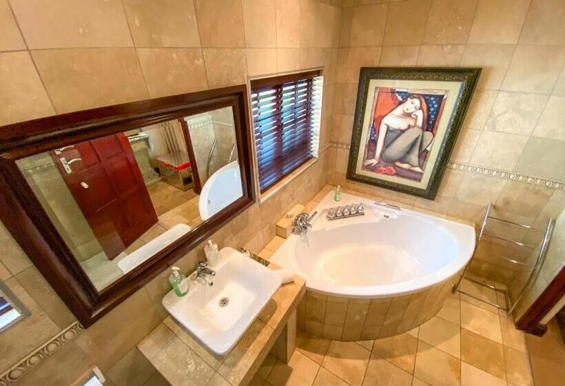 Номер Deluxe Кровать Кинг, Spacube Luxury Suites And Spa