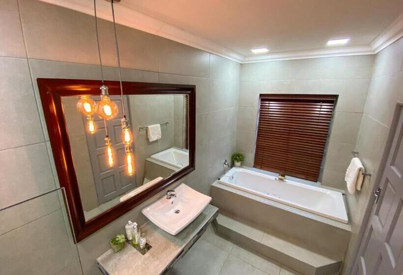 Номер Superior Кровать Кинг, Spacube Luxury Suites And Spa