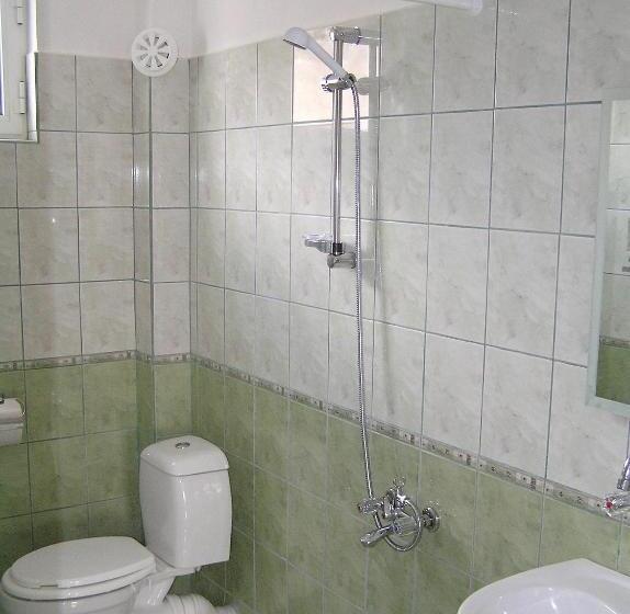 Трехместный Номер Стандарт с Балконом, Karadzhovy Guest House