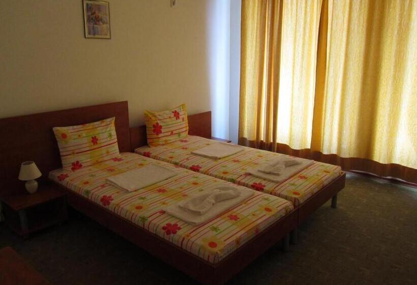 חדר סטנדרט עם מרפסת, Lilia Guest House