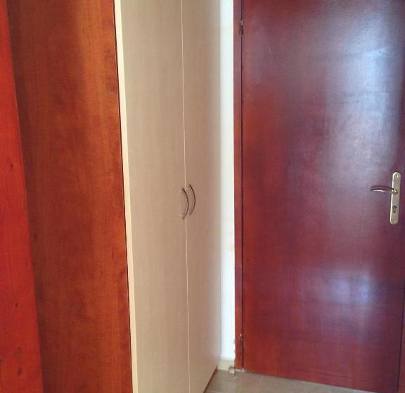 חדר סטנדרט לשלושה עם מרפסת, Lilia Guest House