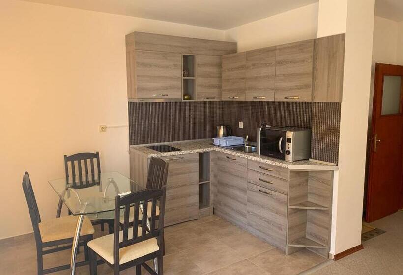 شقة غرفة نوم واحدة مزودة بشُرفة, Lilia Guest House