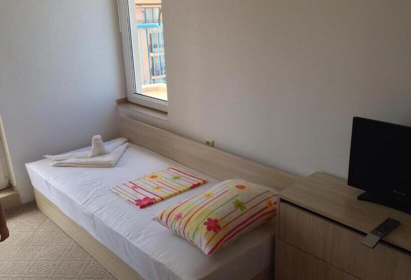 סטודיו סטנדרט עם מרפסת, Lilia Guest House