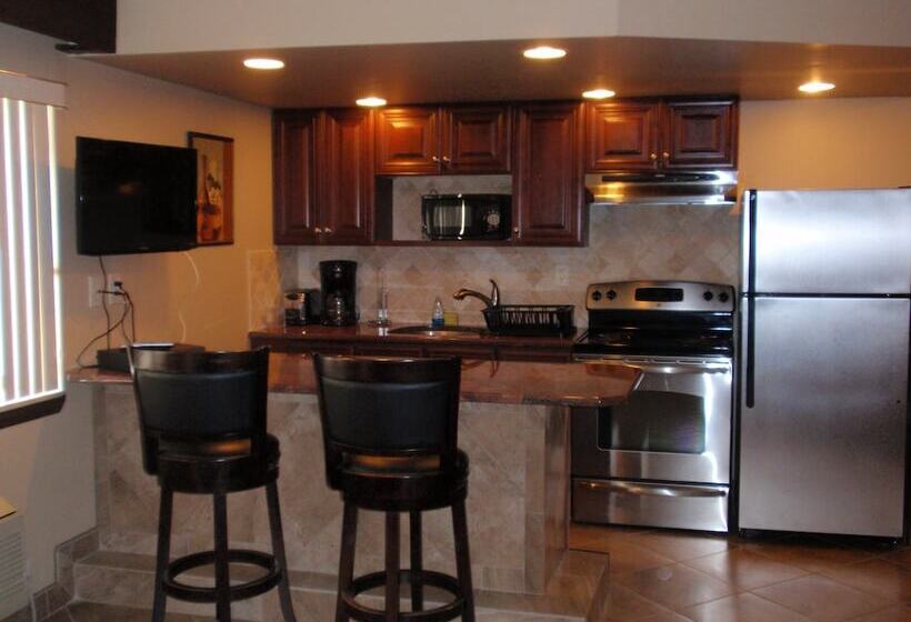 Family Suite, Chalet Inn & Suites
