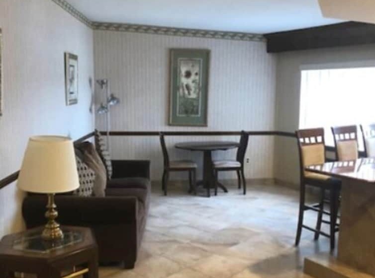 Family Suite, Chalet Inn & Suites
