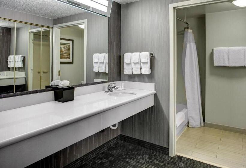 Люкс Executive Кровать Кинг, Courtyard By Marriott Cleveland Westlake