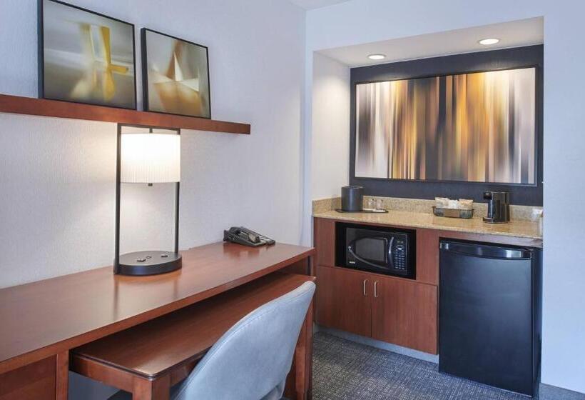 Люкс Кровать Кинг, Courtyard By Marriott Detroit Troy