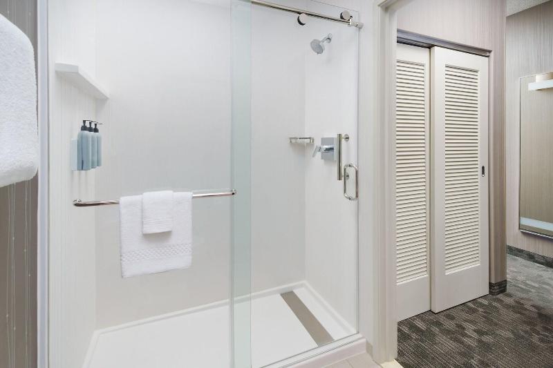 스탠다드 룸 킹사이즈 침대, Courtyard By Marriott Roseville